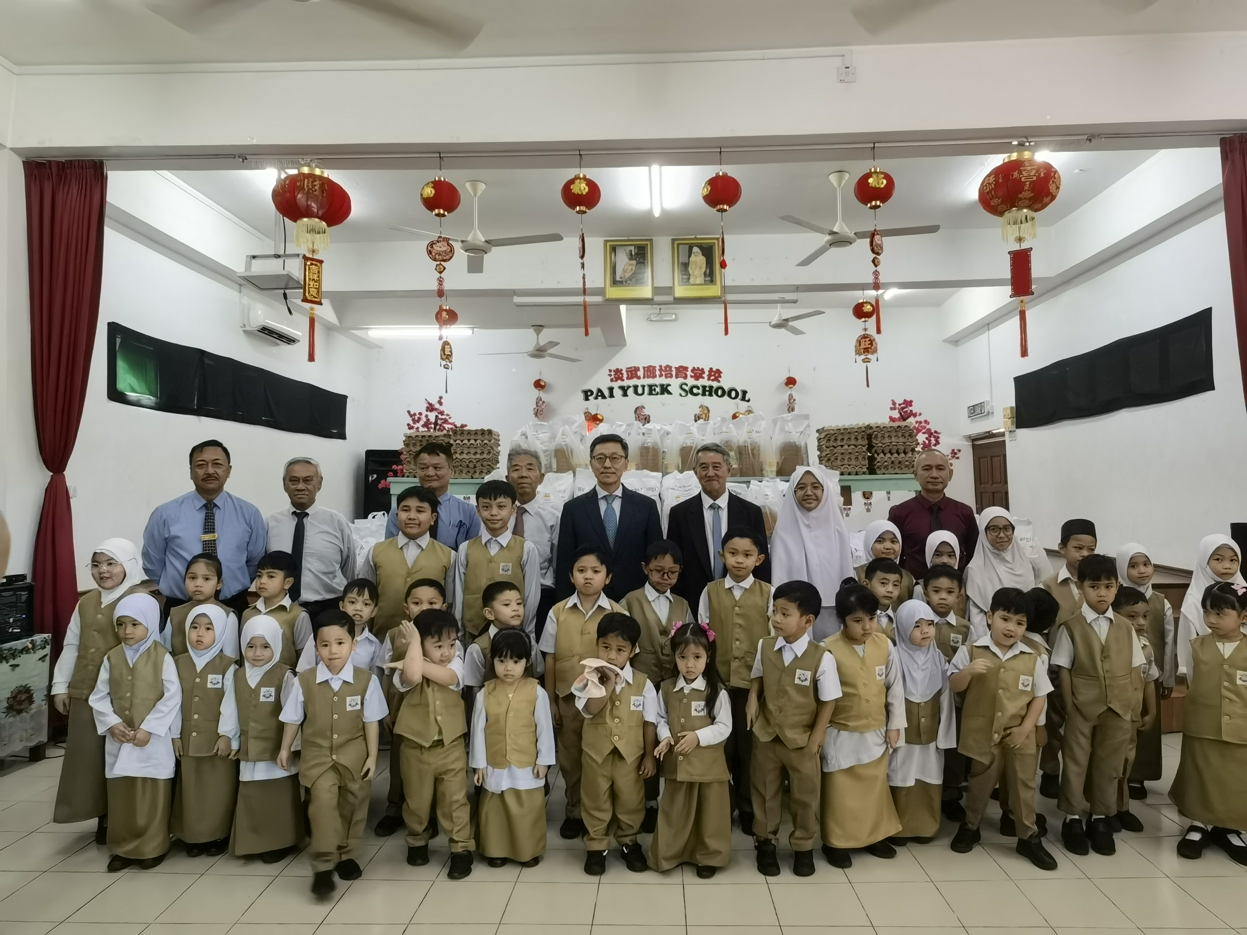 走访淡布隆培育学校.jpg